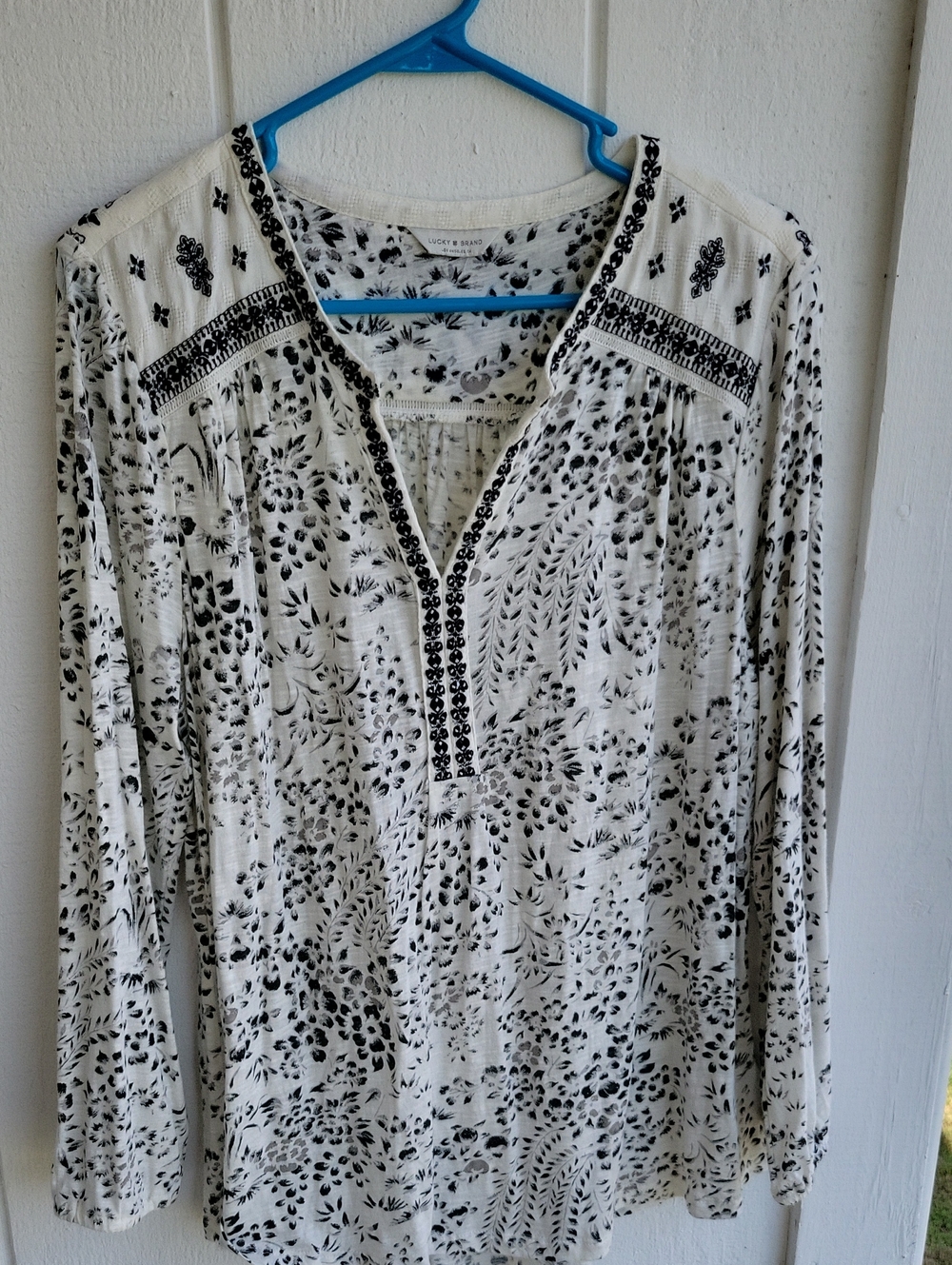 Lucky Brand Black & White Floral Print Long-Sleeve V-Neck Top